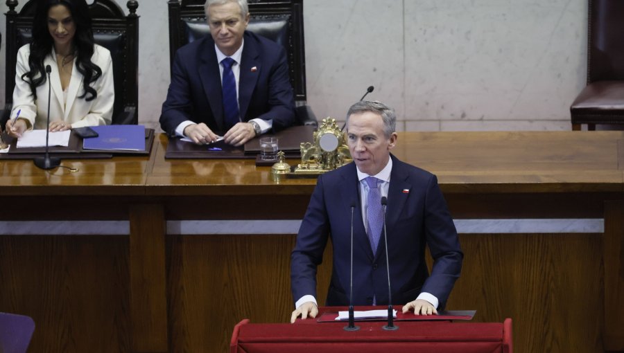 Presidente de la Cámara pidió "perdón a Chile" en la Cuente Pública "por la búsqueda de aprobación permanente a cualquier costo"