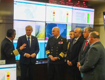 Presidente Kast visita el SHOA en Valparaíso y destaca el trabajo colaborativo de prevención ante sistema frontal