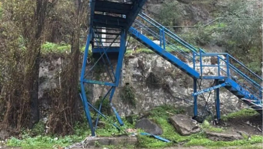 Pasarela Yolanda de Valparaíso presenta riesgo de colapso en medio de sistema frontal