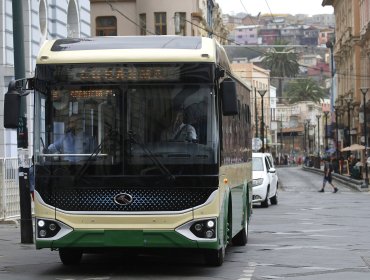 Buses eléctricos modifican su recorrido ante sistema frontal en Valparaíso