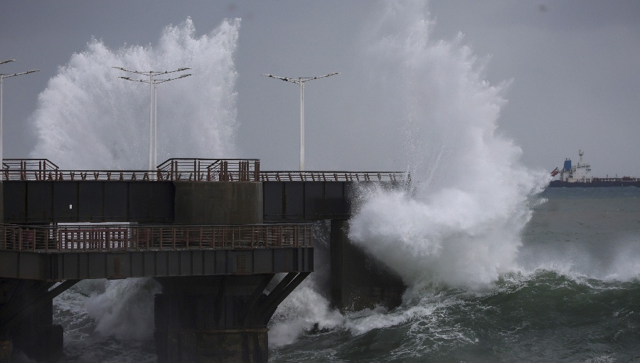 Puertos del Biobío suspenden operaciones por sistema frontal y marejadas