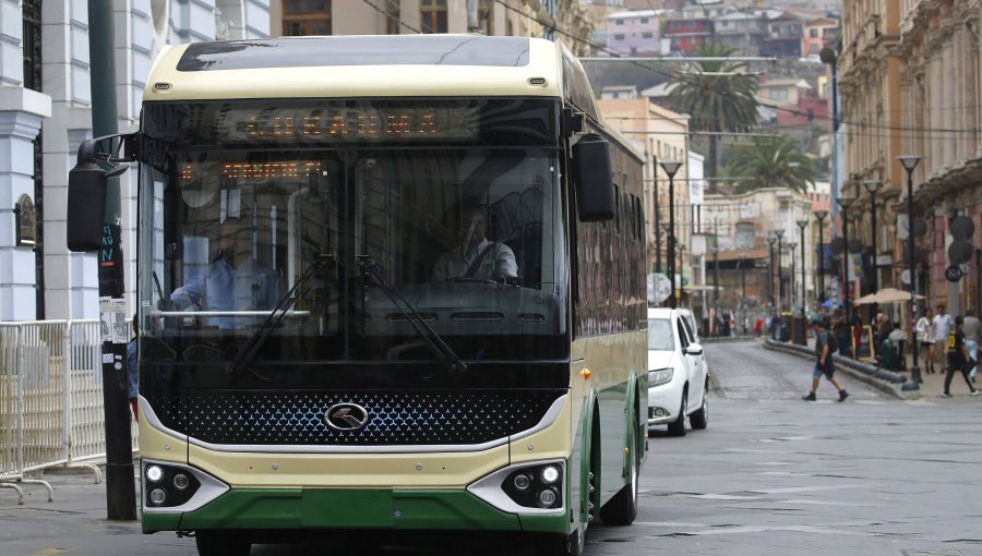 Buses eléctricos modifican su recorrido ante sistema frontal en Valparaíso