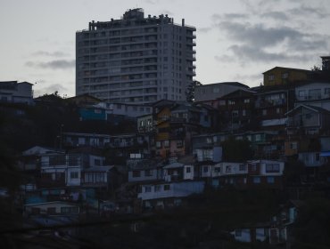 Sistema frontal en la región de Valparaíso deja a más de 61 mil clientes sin suministro eléctrico: Viña del Mar es la comuna más afectada