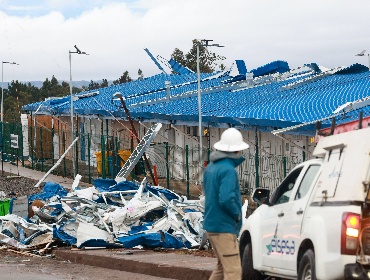 Incendiada en enero y ahora sin techo: Tomé sufre por escuela de Punta de Parra