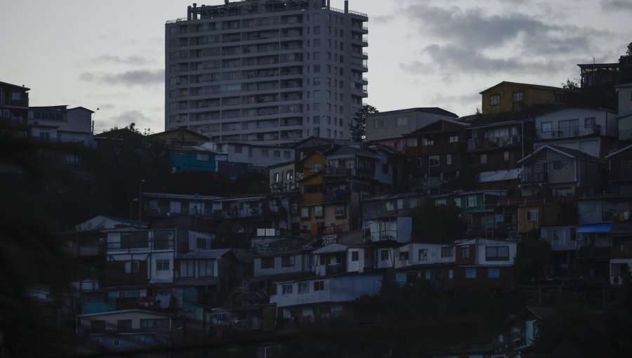 Sistema frontal en la región de Valparaíso deja a más de 61 mil clientes sin suministro eléctrico: Viña del Mar es la comuna más afectada