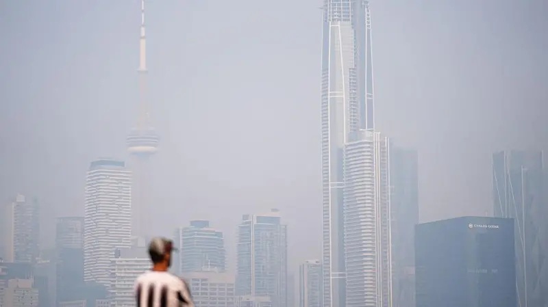 Cientos de incendios forestales ponen en alerta por mala calidad del aire a Canadá y EE.UU.