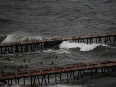 Sistema frontal golpea a la región de Valparaíso con lluvias récord, vientos de hasta 87 km/h y riesgo inminente de trombas marinas