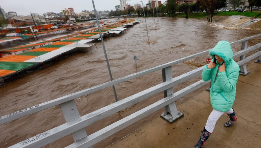 Delegado Millones advierte que evaluación técnica podría determinar cierre de puentes por crecida del estero Marga Marga