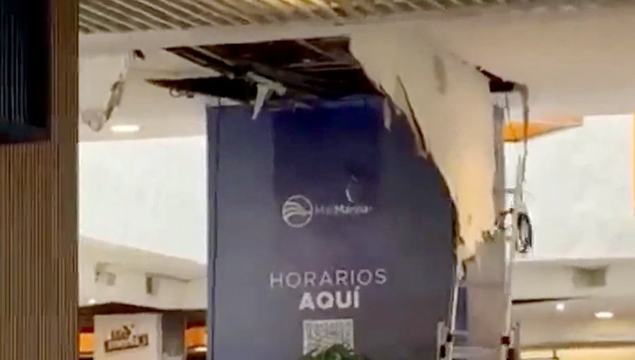 Parte del techo del Mall Marina de Viña del Mar cae en pleno patio de comidas