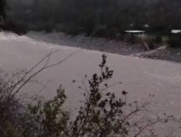 Solicitan evacuar el sector La Isla en las comunas de Concón y Quintero por crecida del río Aconcagua