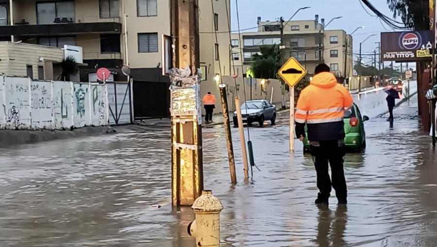 Alcaldesa de Quilpué pide elevar alertas tras emergencias por lluvias y desborde de canal