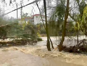 Ordenan evacuación y despliegan militares por aumento del caudal del estero de Quilpué