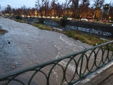 Dos personas en situación de calle pierden la vida en medio del sistema frontal en Santiago