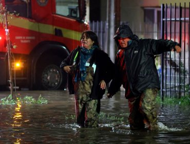 Villa inaugurada hace menos de un año debió ser evacuada tras inundación en Talagante