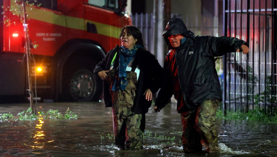 Villa inaugurada hace menos de un año debió ser evacuada tras inundación en Talagante