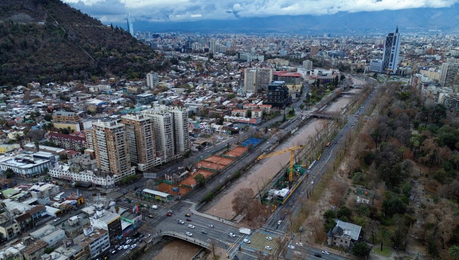 Delegado presidencial de la región Metropolitana valora respuesta preventiva tras sistema frontal