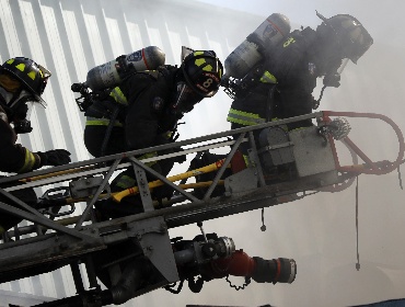 Madre e hijo mueren en incendio de vivienda de material ligero en La Pintana
