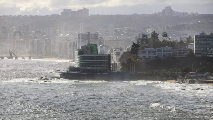 Nuevo sistema frontal llega a la región de Valparaíso: se esperan ráfagas de viento de hasta 70 km/h, tormentas eléctricas y granizos