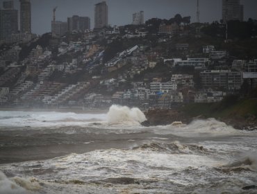 Valparaíso bajo alerta: reportan 860 personas damnificadas, 356 personas albergadas y 974 personas aisladas