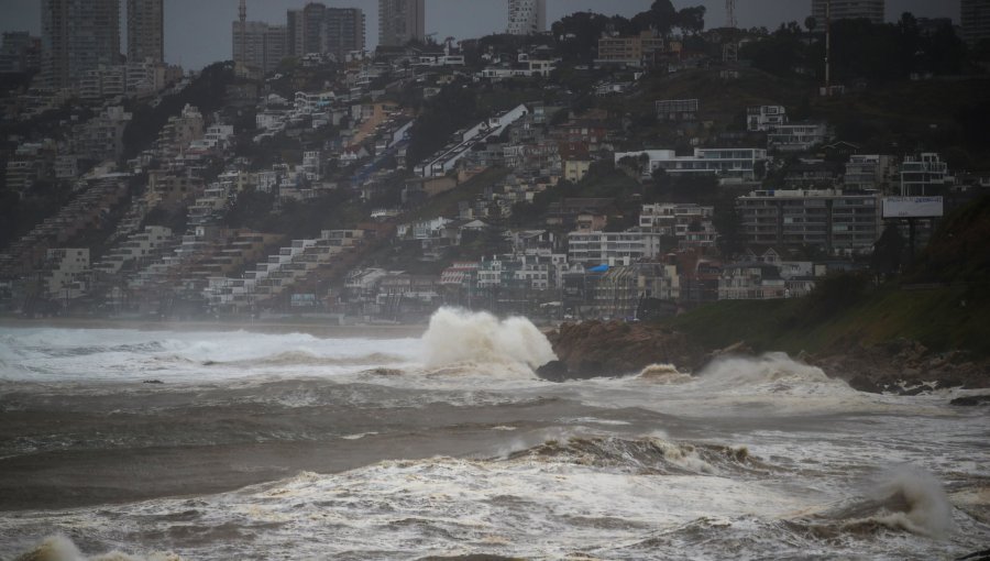 Valparaíso bajo alerta: reportan 860 personas damnificadas, 356 personas albergadas y 974 personas aisladas