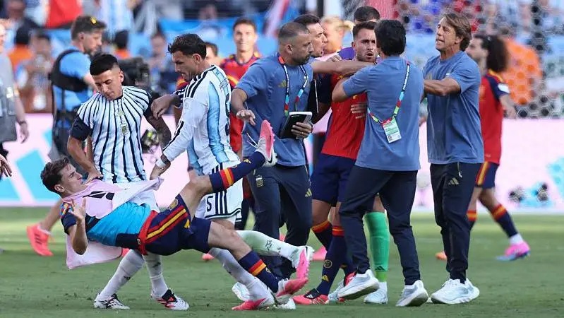 FIFA abre una investigación contra Argentina por incidentes tras la derrota ante España en la final del Mundial