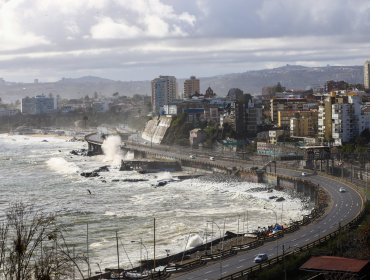 Advierten que nuevo sistema frontal traerá intensas lluvias, fuertes vientos y riesgo de tormentas eléctricas en la región de Valparaíso