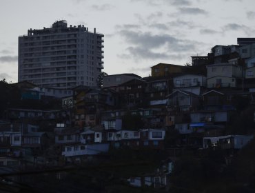 Más de 54 mil clientes siguen sin luz en la región de Valparaíso tras sistema frontal: provincia de Quillota es la más afectada