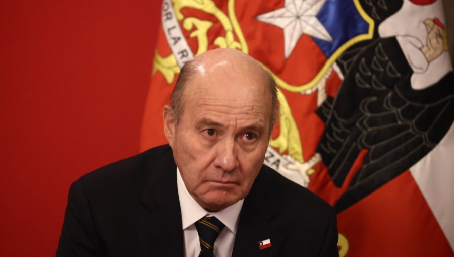 Ministro Quiroz asegura que el Gobierno "cuenta con los recursos" para ayudar a afectados por el sistema frontal