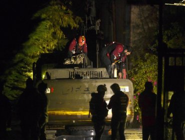Rescatan a bomberos y civiles atrapados por crecida repentina del río Elqui en La Serena
