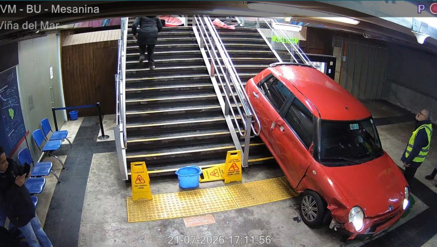 Un fallecido y cuatro lesionados deja grave accidente que terminó con vehículo al interior de estación de metro Viña del Mar