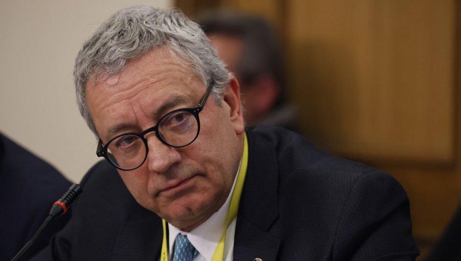 Bernardo Fontaine alerta "crisis" en Codelco, pero afirma que se mantendrá "100% en manos estatales"