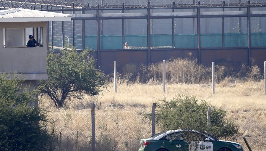 Gendarmería traslada al expenal Punta Peuco a 21 exuniformados condenados por delitos de lesa humanidad