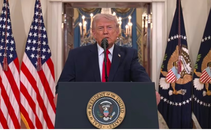 Trump amenaza con atacar infraestructura en Irán si son atacados buques de EE.UU. en el estrecho de Ormuz
