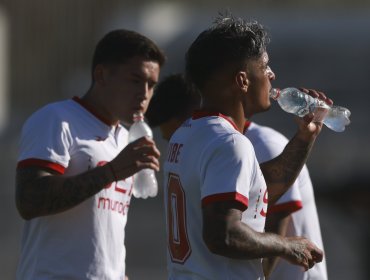 Roberto Tobar aclara que la pausa de hidratación se implementará en Chile solo "en partidos con alta temperatura"