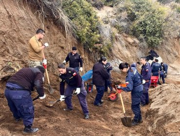 Armada de Chile despliega operativo humanitario en Olmué para asistir a familias afectadas por el temporal