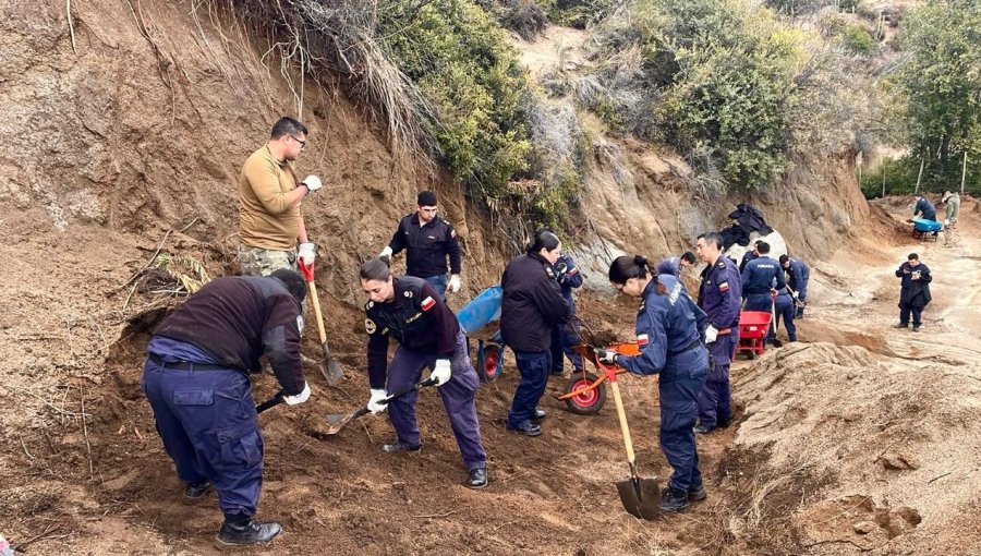 Armada de Chile despliega operativo humanitario en Olmué para asistir a familias afectadas por el temporal
