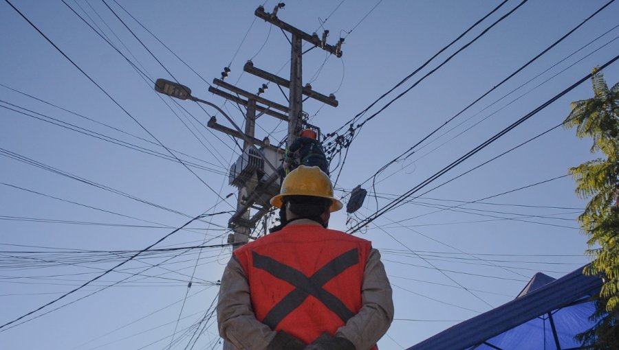 Seremi de Gobierno evaluará medidas para endurecer fiscalización a distribuidoras eléctricas tras emergencia en la V región
