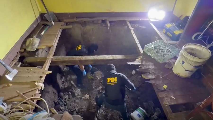 Fiscalía descubre osamentas humanas enterradas en «casa de tortura» del Tren de Aragua en Quinta Normal