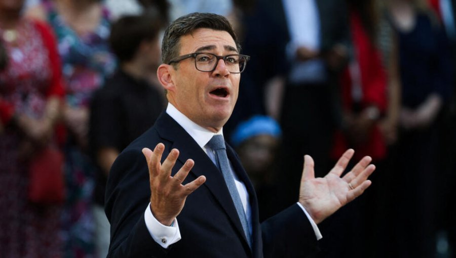 Primer ministro británico anuncia rebaja de impuestos para pubs, discotecas y locales de conciertos