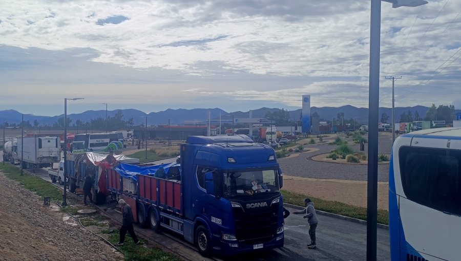 Comenzó el tránsito de camiones en convoyes con escolta policial y militar en la ruta 5 Norte