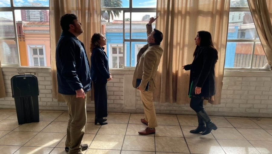 Autoridades inspeccionan colegio y jardín infantil afectados por el paso de los sistemas frontales en Valparaíso y Quilpué
