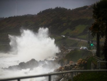 Emiten aviso por marejadas desde este domingo en el sector de Faro Corona hasta Huasco y Juan Fernández