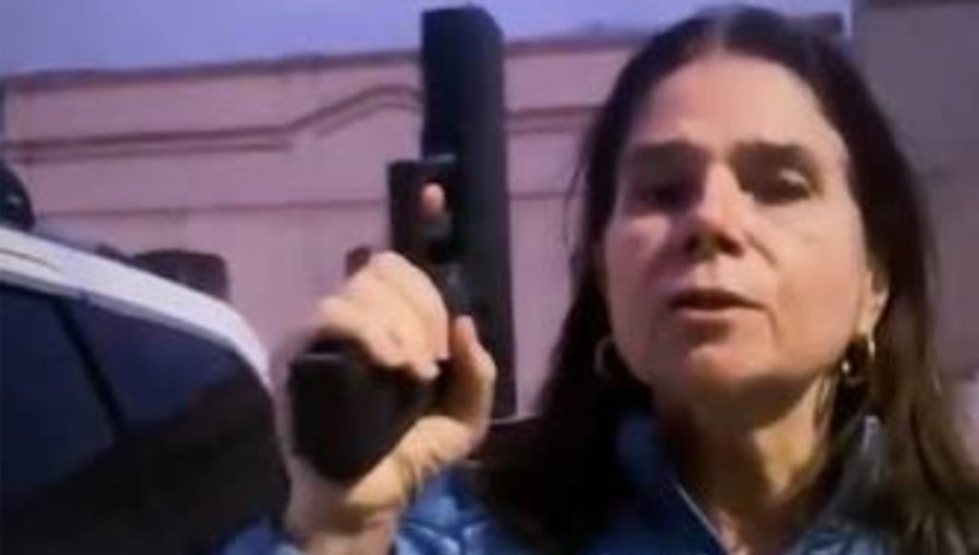 Diputada Ossandón protagoniza portonazo para alertar sobre armas impresas en 3D: "Ya son una realidad"