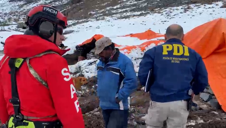 Encuentran con vida a dos personas que se encontraban desaparecidas en zona cordillerana de Atacama