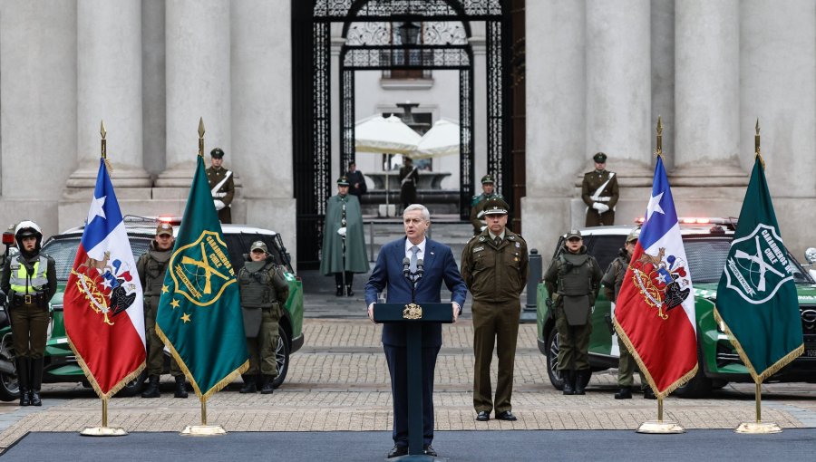 Presidente Kast firma indicaciones para modernizar la carrera de Carabineros y fortalecer la institución