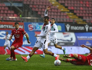 Ñublense vence 2-0 a Palestino y presiona a la UC en la parte alta del torneo