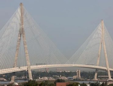 El nuevo puente que conecta a Canadá con EE.UU. y se convirtió en un símbolo de las divisiones entre ambos países