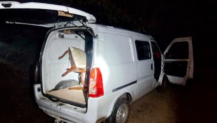 Caen dos sujetos tras robo a vivienda en Algarrobo: escapaban en furgón con encargo