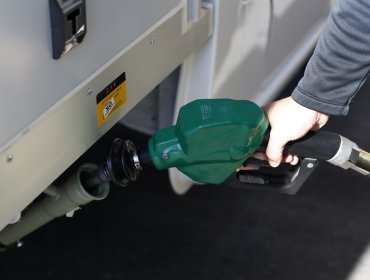 Camioneros piden a Hacienda "suavizar" inminente alza en el precio de los combustibles