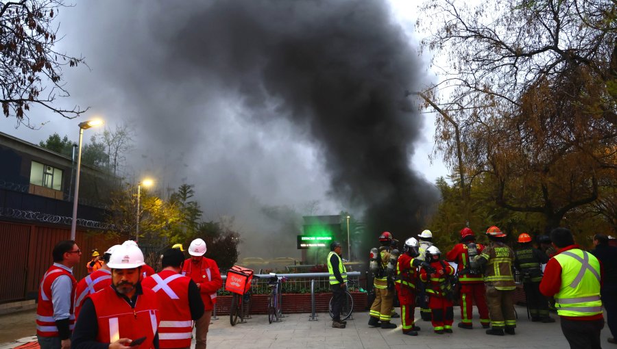 Metro de Santiago suspende servicio en seis estaciones de la Línea 5 tras presencia de fuego bajo bastidor de un tren en Santa Isabel